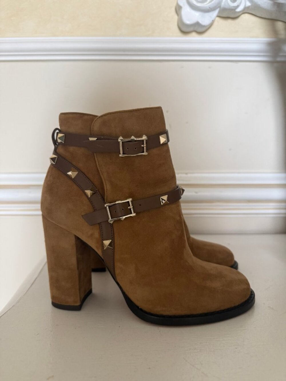 Valentino Garavani Rockstud Suede Ankle Boots Tan Double Buckle 35